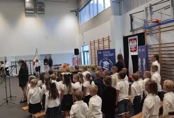 Uroczyste rozpoczęcie roku szkolnego w Dziadowej Kłodzie – pasowanie pierwszoklasistów
