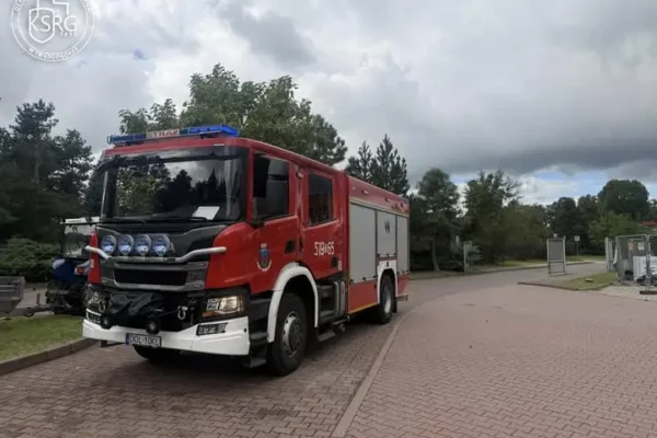 Pochylone drzewo w Twardogórze — interwencja strażaków OSP