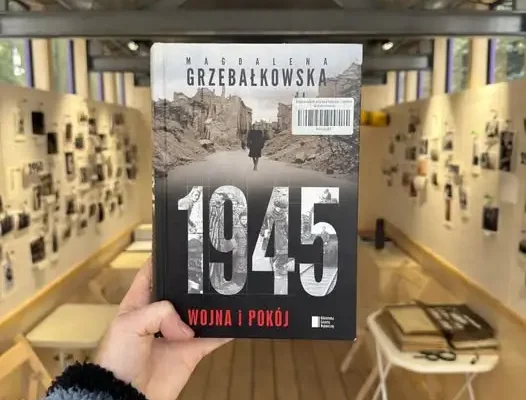 „Książka na spacerze” w Bierutowie – historia Polski w zasięgu ręki