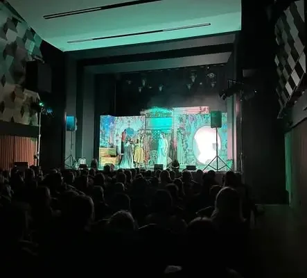 Piątoklasiści z Namysłowa na musicalu „Mitologia – opowieści Afrodyty”