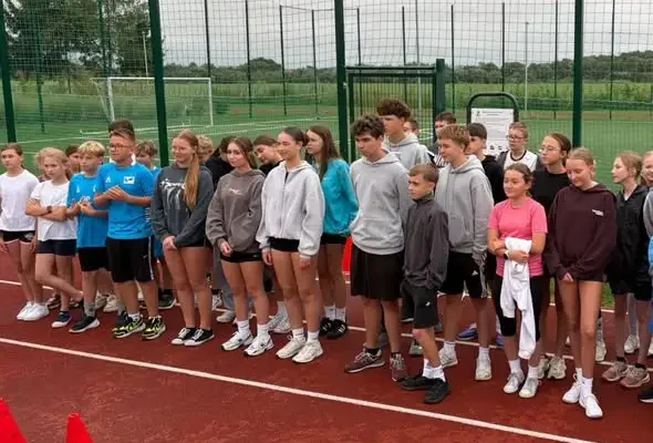 Gminne Sztafetowe Biegi Przełajowe w Dobrzeniu – sportowa rywalizacja uczniów z Gminy Dobroszyce