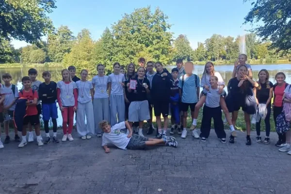 Złoto i świetne występy uczniów z Dobroszyc w Sztafetowych Biegach Przełajowych