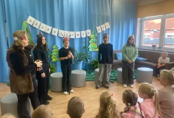 Pasowanie na Czytelnika: pierwszoklasiści odkrywali radość płynącą z książek