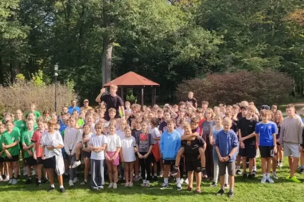 Syców: Blisko 200 uczniów na biegach przełajowych, 14 medali dla jednej szkoły