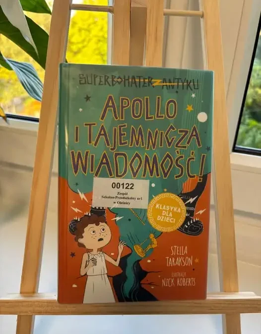 „Apollo i tajemnicza wiadomość” – książka miesiąca w bibliotece szkolnej