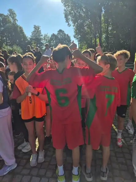 Sztafetowe Biegi Przełajowe w Oleśnicy – brąz dla uczniów klas 4–6