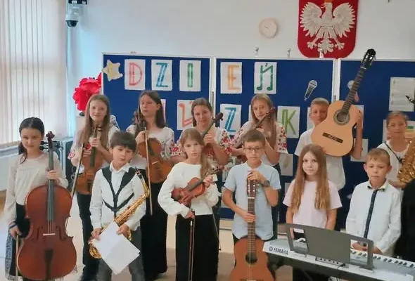 Dzień Muzyki w szkole w Dobroszycach – koncert uczniów dla pierwszaków