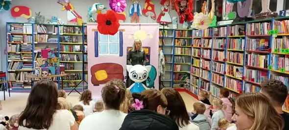 Kiciokociastyczna noc w sycowskiej bibliotece – relacja ze spotkania z Kicią Kocią