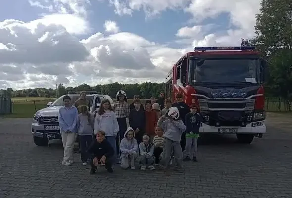 Uczniowie klasy 5c z wizytą w remizie OSP w Twardogórze