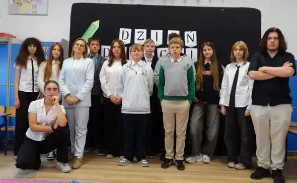 Dzień Edukacji Narodowej w oleśnickiej szkole – apel i nagroda za sportowe osiągnięcia