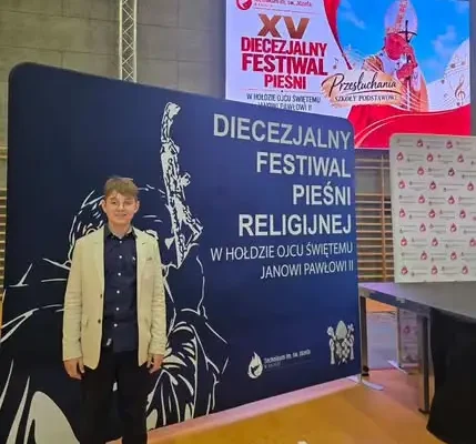 Kacper Malinowski z SP2 Twardogóra w finale XV Diecezjalnego Festiwalu Pieśni w Kaliszu