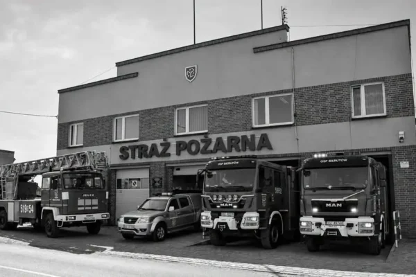 Pożar garażu na ul. Żeromskiego w Bierutowie – akcja strażaków
