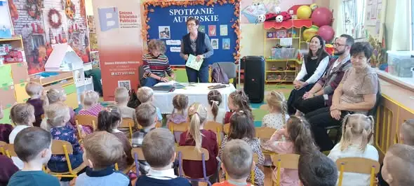 Renata Piątkowska i Malwina Kożurno rozbawiły przedszkolaków w Miłowicach