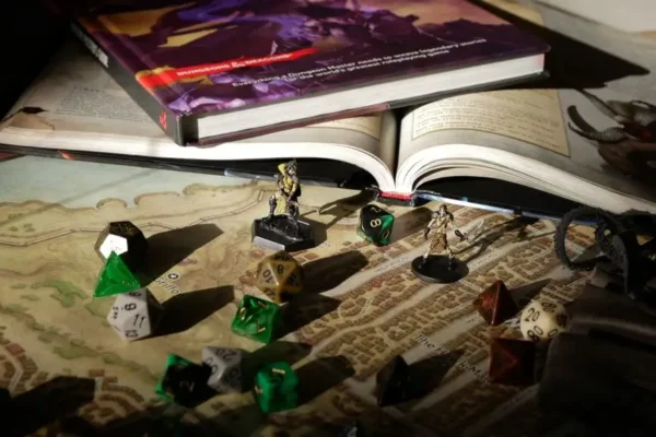 Bierutów: Uczniowie klasy 8 tworzyli postacie RPG na spotkaniu z Mateuszem Rogalskim